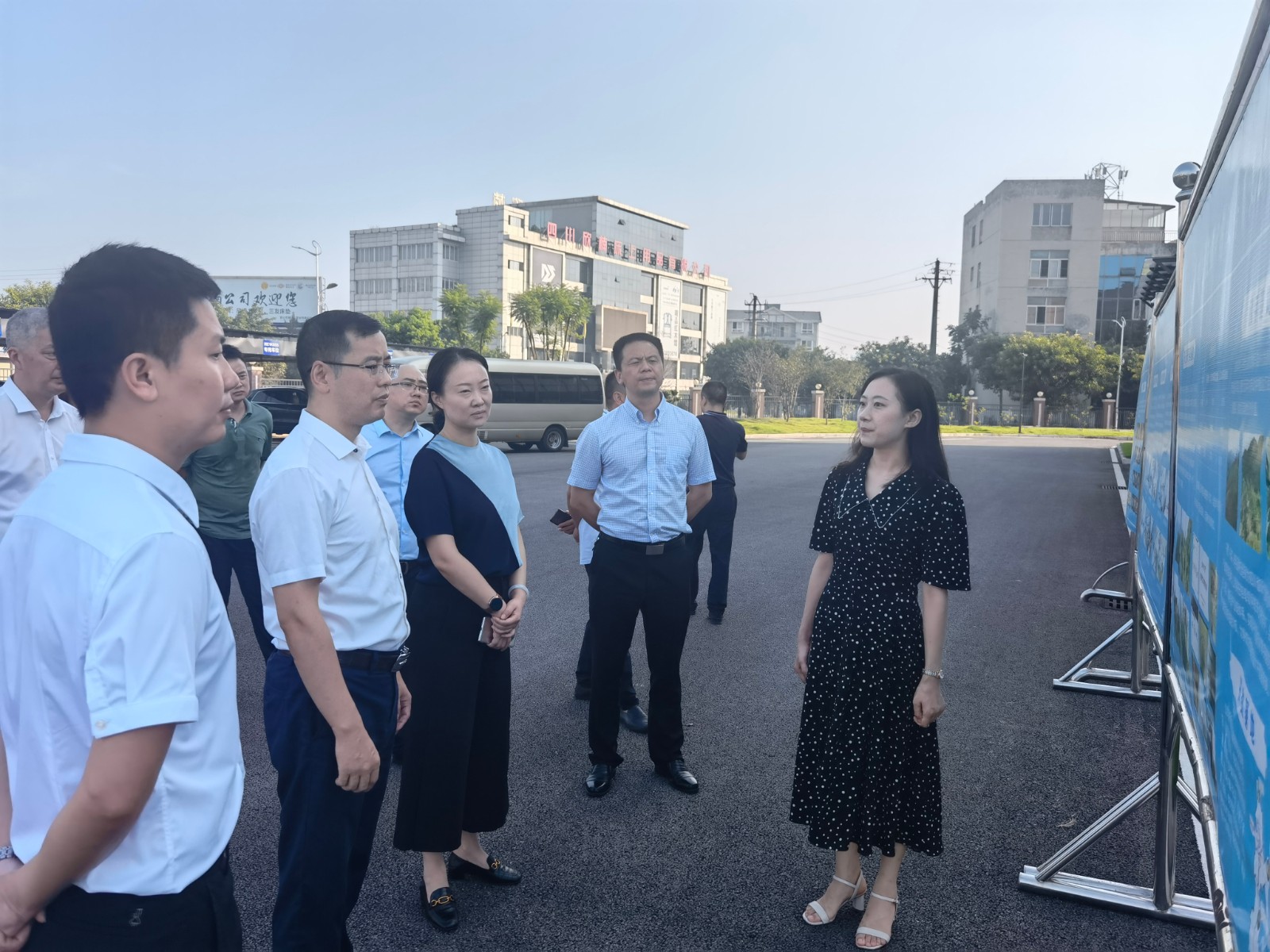 现代医药产业生态链走访调研天植中药公司.jpg