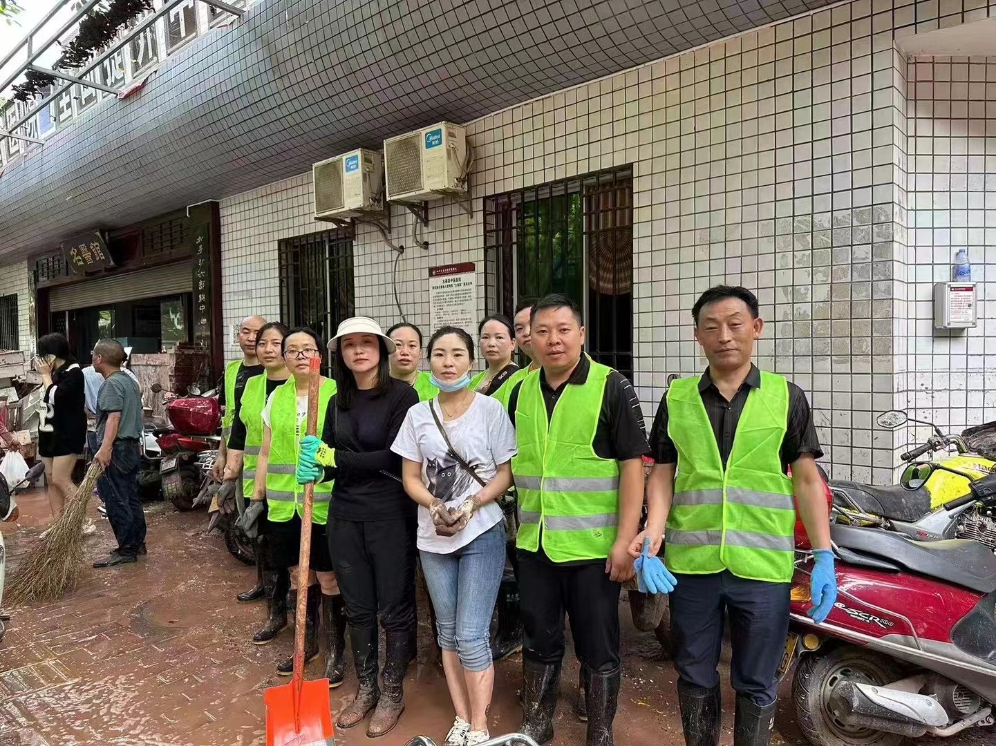 古蔺医药公司支援古蔺中医药抗洪抢险中 (5).jpg