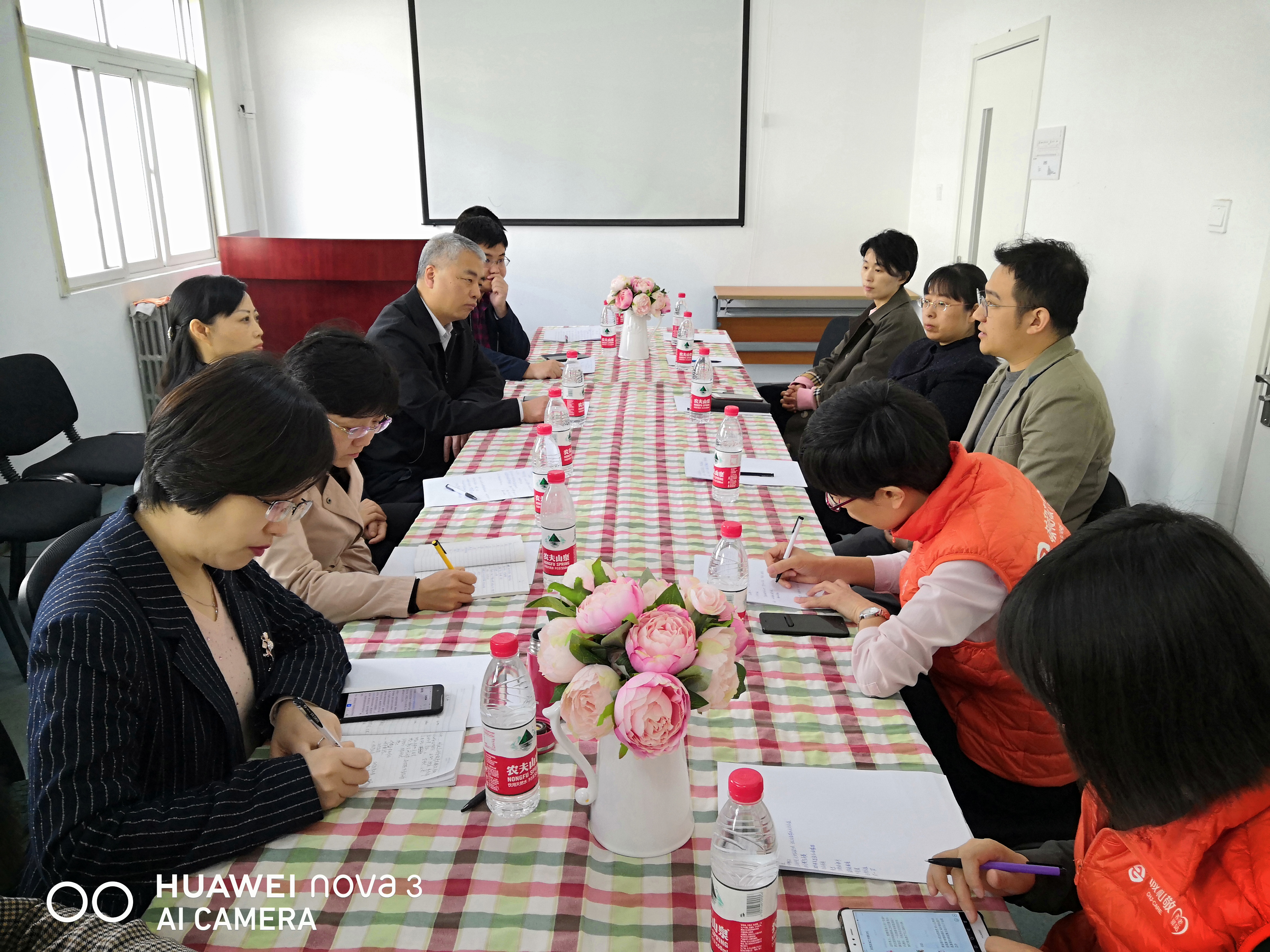 市政协副主席罗素平带队考察社区嵌入式养老
