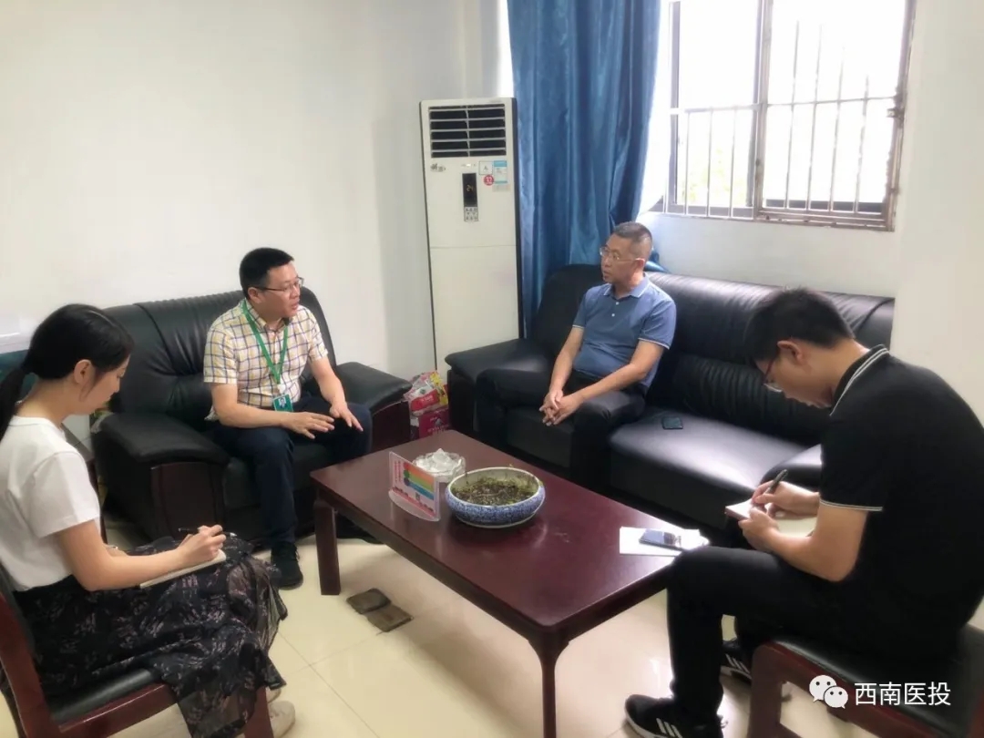 中国（四川）自由贸易试验区川南临港片区财政局局长王勇一行莅临市医药公司调研指导