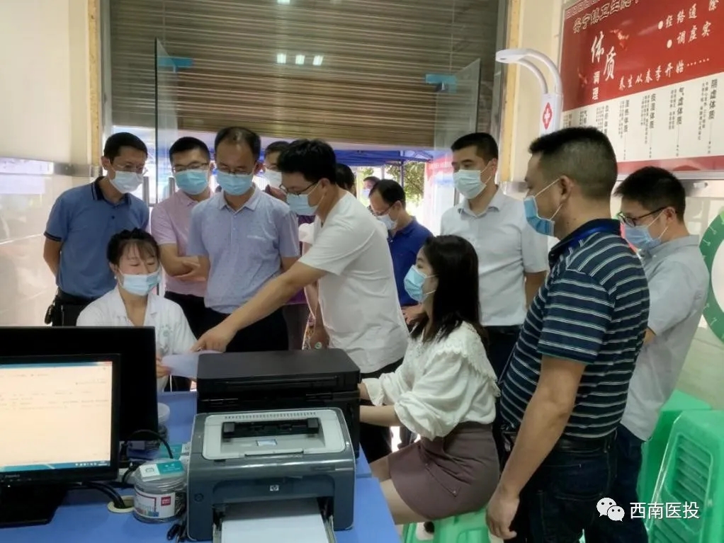 市卫生健康委领导调研全民健康信息无纸化体检项目