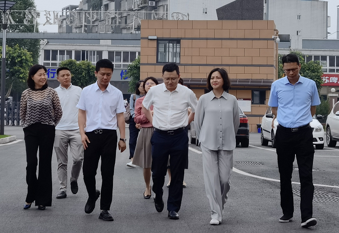 四川省商务厅副厅长唐燕调研西南医投集团下属天植中药公司