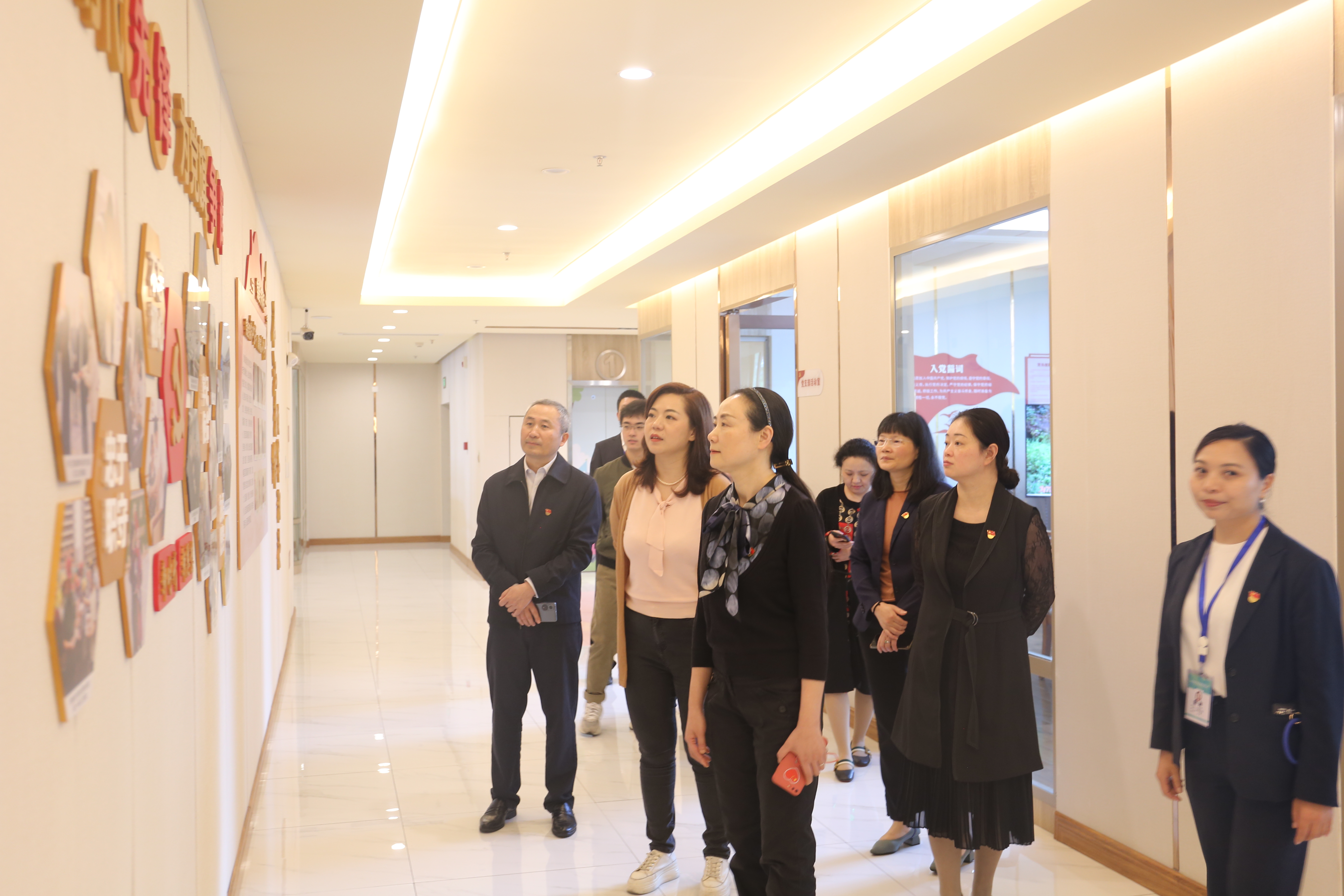泸州市国资委专职党委副书记胡琳调研春江酒城嘉苑红色康养服务基地