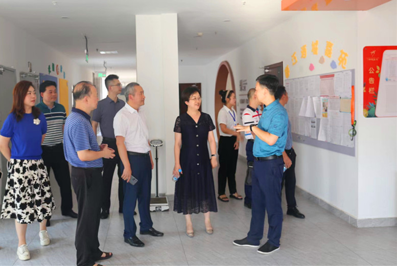 泸州市民政局局长王坤调研春江酒城嘉苑