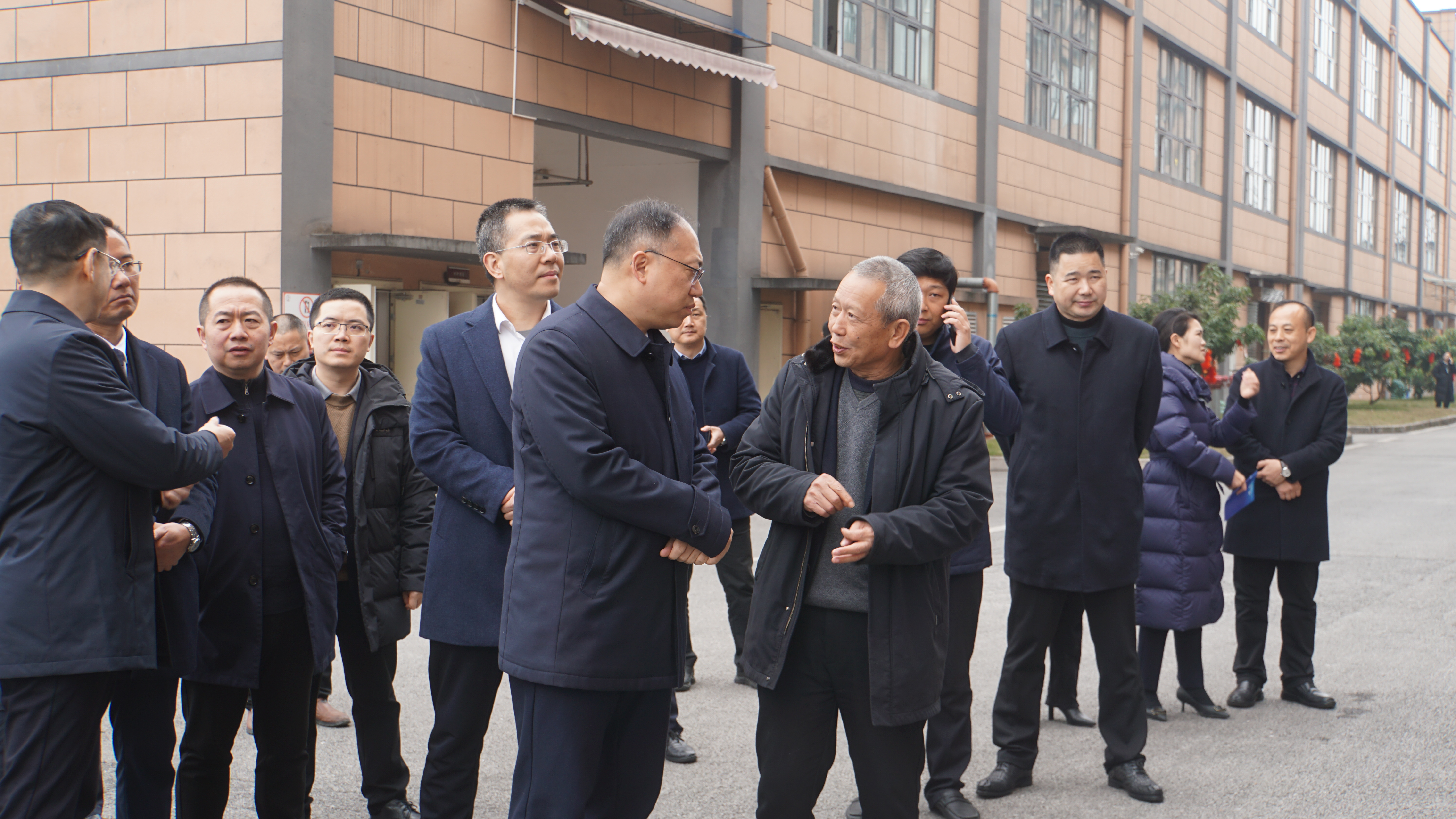 泸州市市委常委、江阳区委书记郭宏川率30余家企事业单位调研天植中药公司